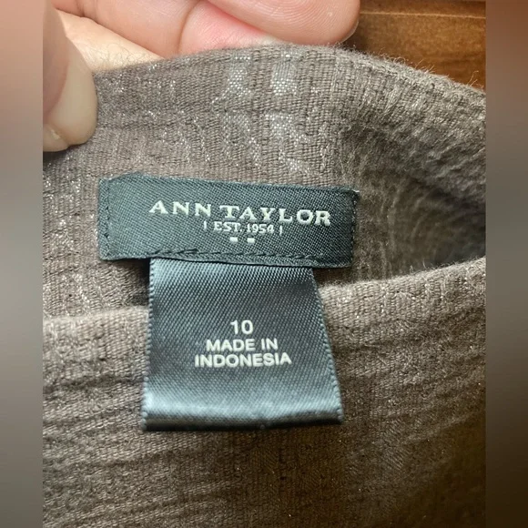 Elegant Brown Skirt - Picture 2 of 7